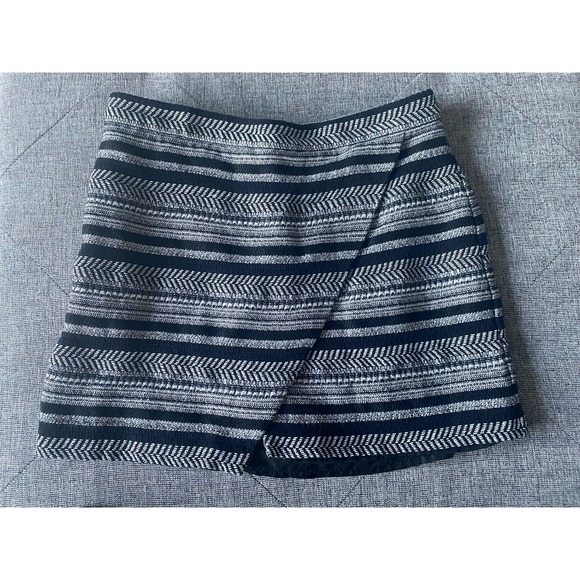 J. Crew Tweed Faux Wrap Mini Skirt Size 6 Black & White - Picture 2 of 5